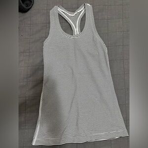 Lululemon fitted tank - size 4 - like new